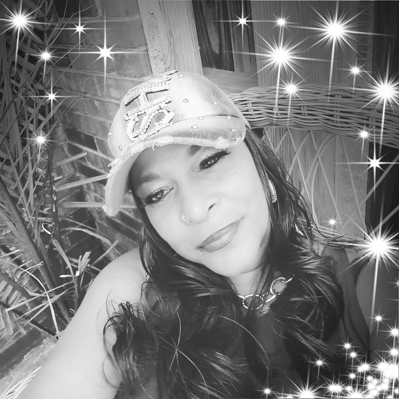 Meet your Posher, Shirley - Picture 1 of 1